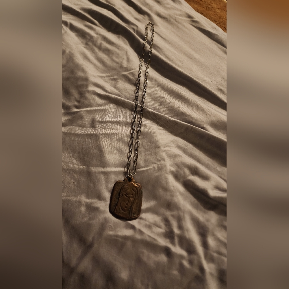 Three face pendent with chain